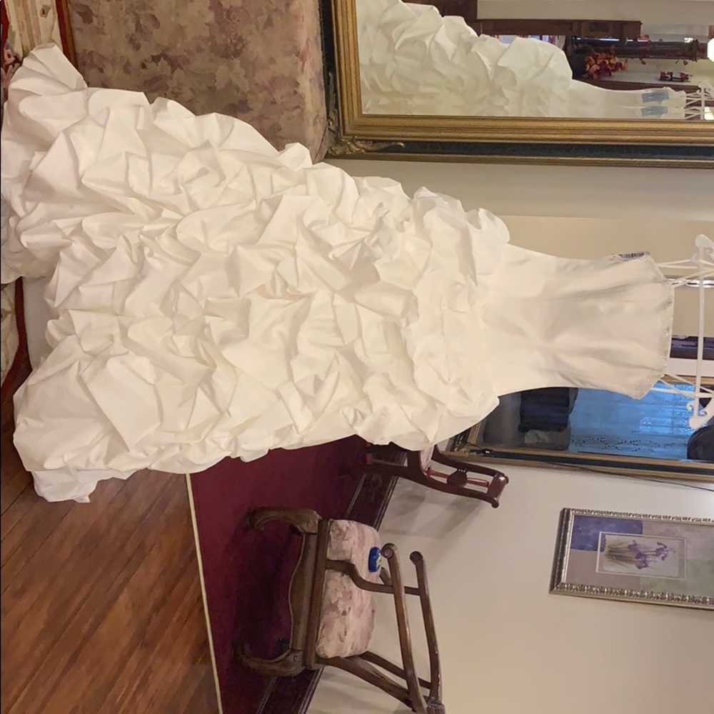 Ivory taffeta wedding gown.
